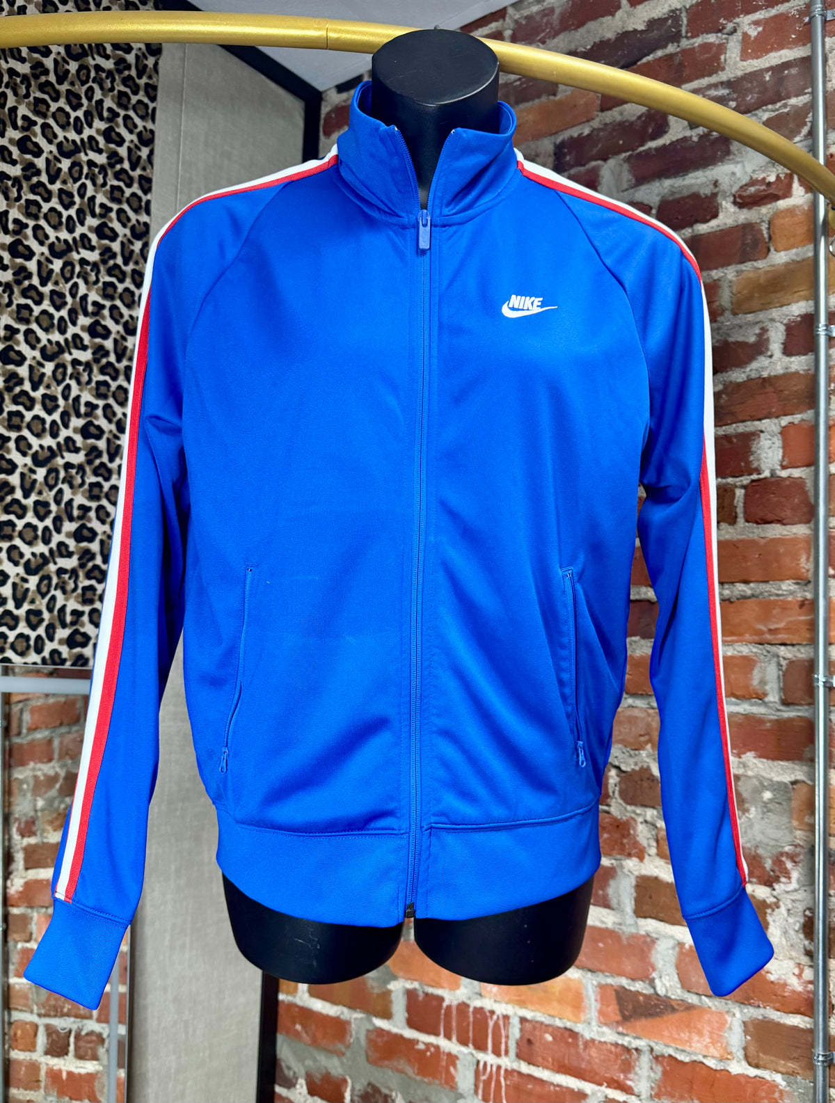 Nike ‘N98 Tribute’ Track Jacket – Sporty Style Meets Comfort!🏃🏾✨